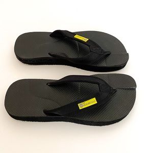 The Healing Sole Black Flip Flop Sandals Size 9